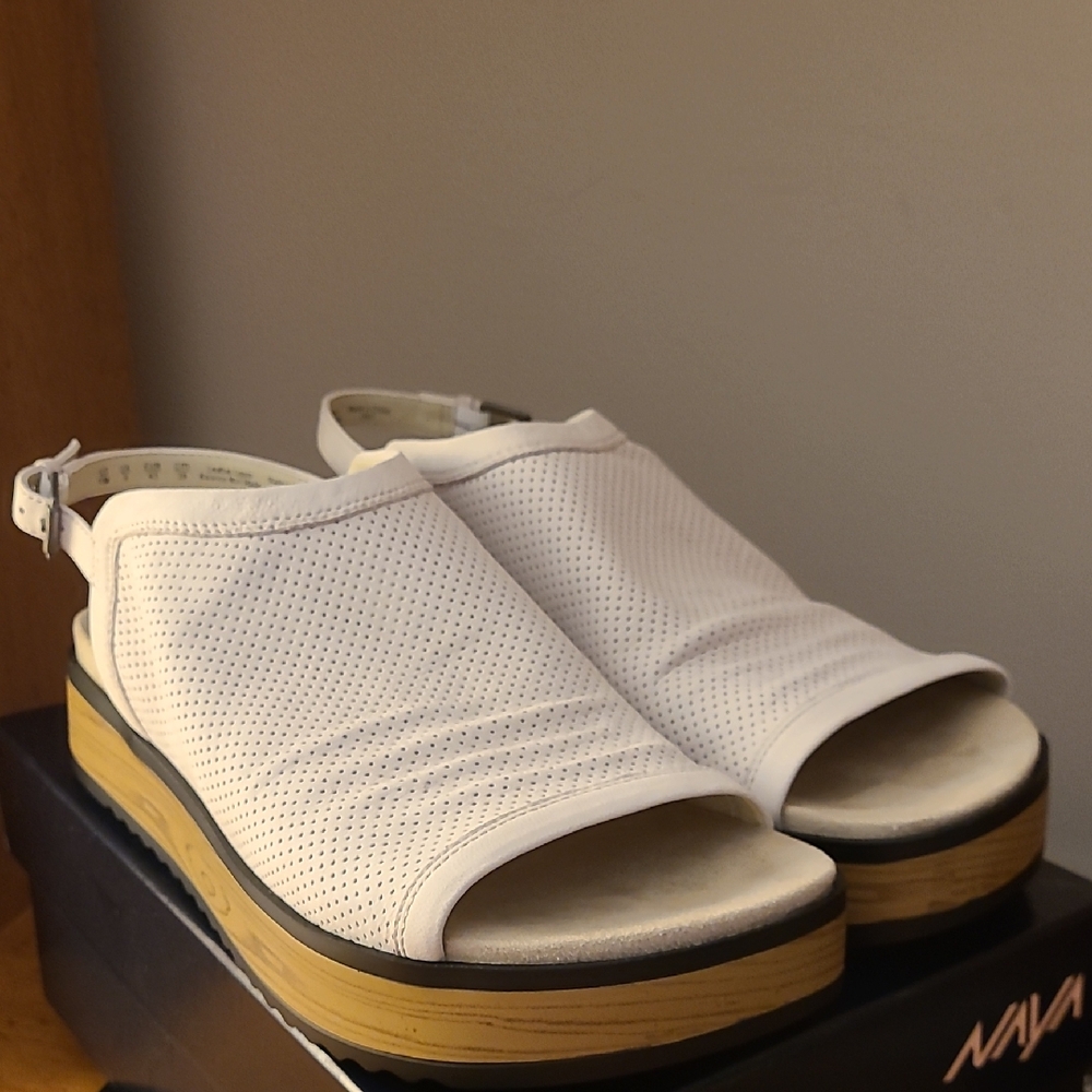 Naya White Perforated Sandals Size 11 M - Picture 3 of 10